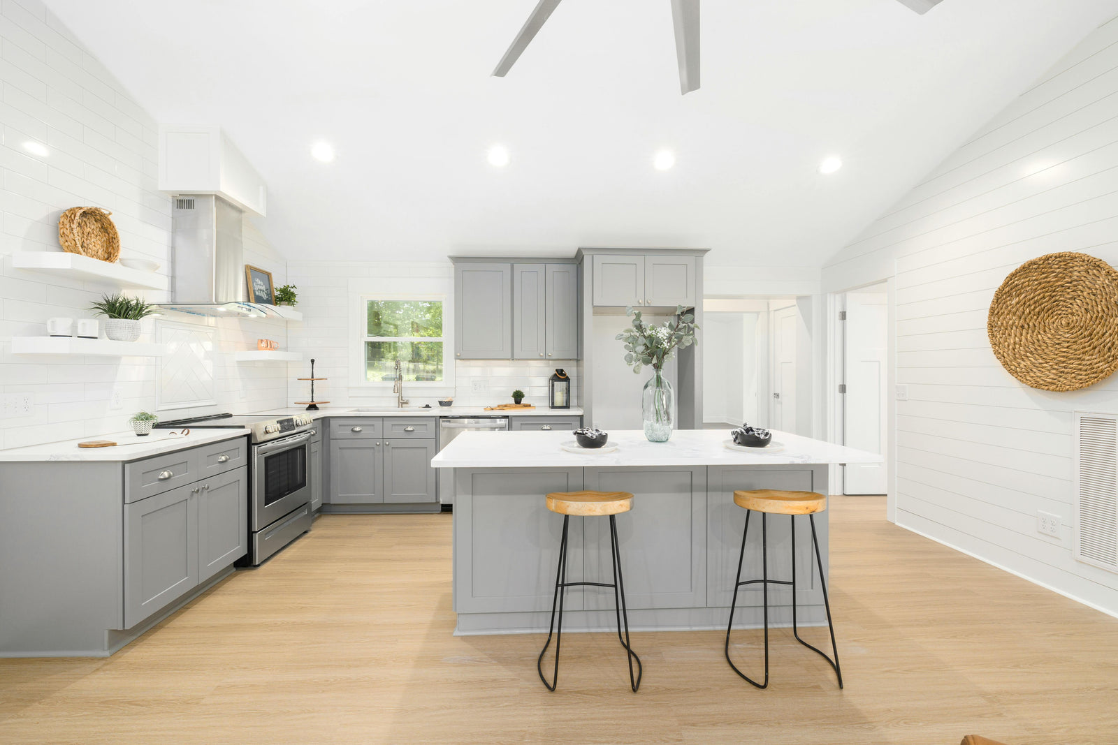 Kitchen Dinning Bar